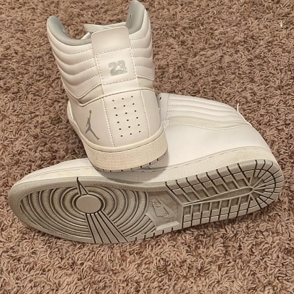 Nike air Jordan’s - Picture 2 of 2